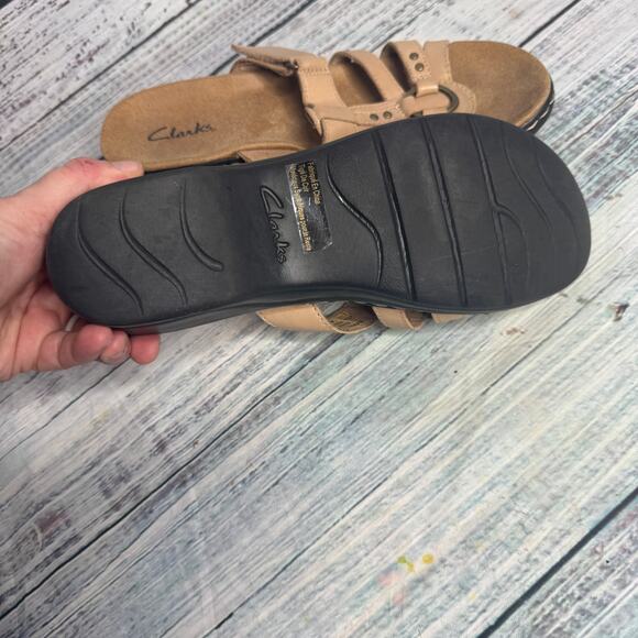 Clarks Tan Sandals Womens Size 6.5 Leather Slip On Open Toe 7 - Picture 3 of 3